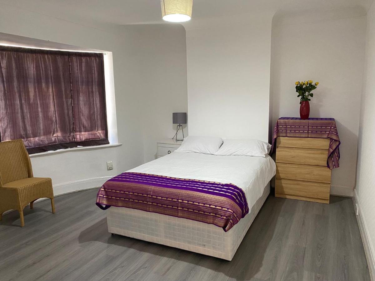 Sunrup Heathrow Lejlighed Feltham Eksteriør billede